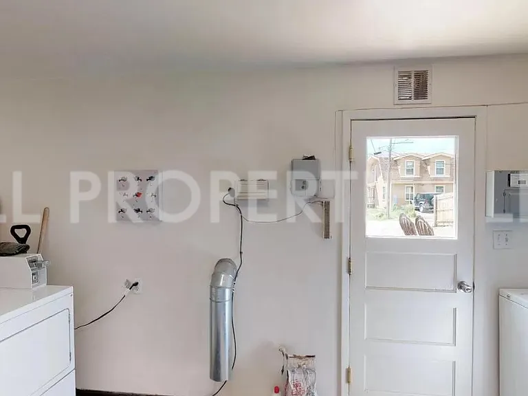 919 3rd St #2 — Photo 25