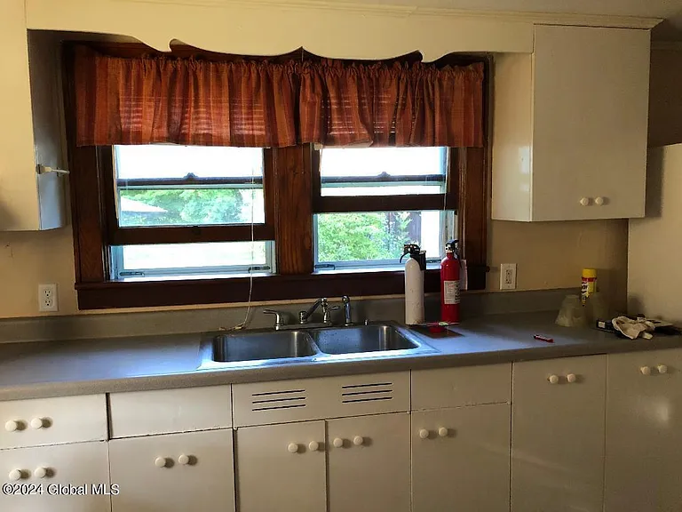 147 Anthony Rd #B — Photo 4