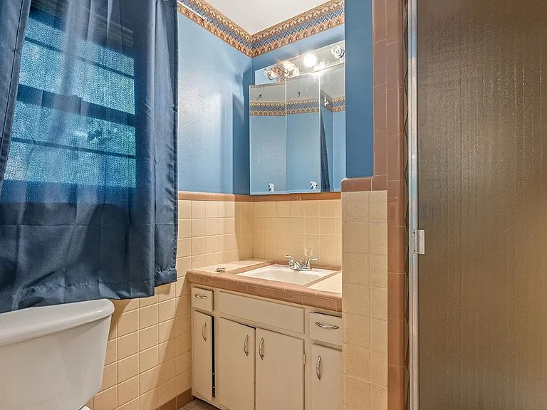 476 N Oliver Ave — Photo 10