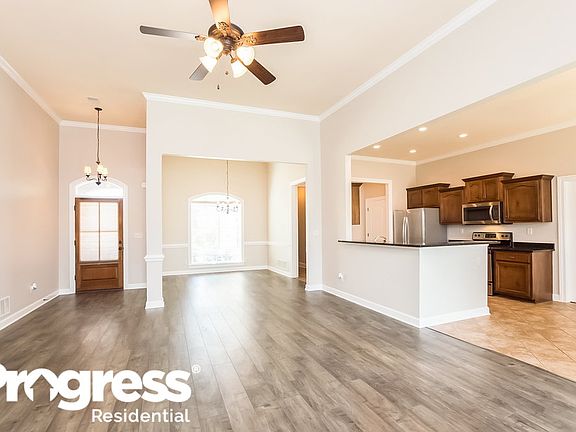 3rd image of 3474 Champion Hills Dr