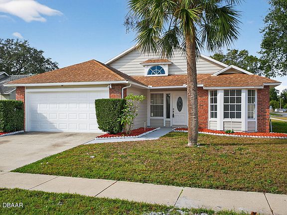 2nd image of 233 S Aberdeen Cir