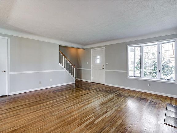 5th image of 75 Maple Cliff Dr
