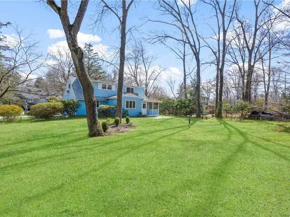 121 N Hampton Drive, White Plains, NY 10603