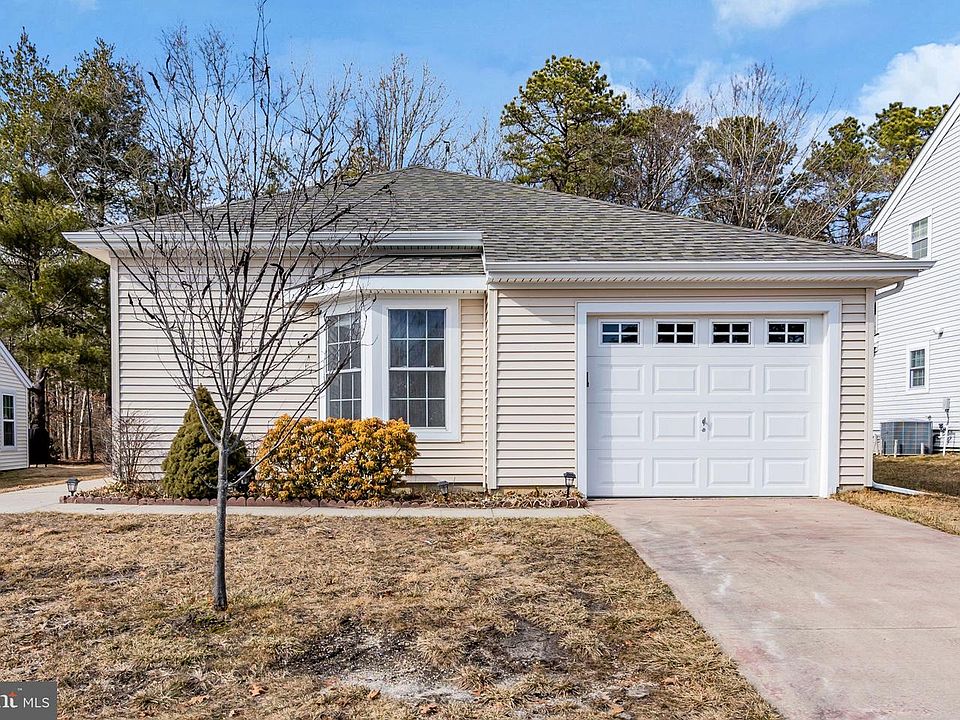 1st image of 146 Pine Oak Blvd