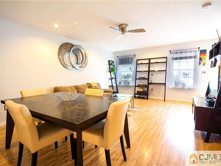 123 Pear Tree Ln — Photo 3