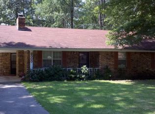 8000 N Pinewood Dr, Pine Bluff, AR 71603