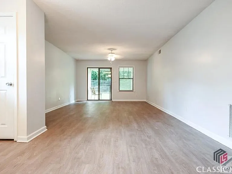 210 Appleby Dr #123 — Photo 4