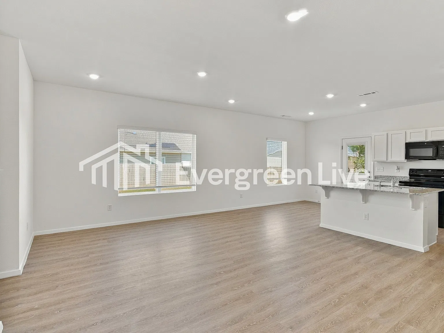3 bed, 2.5 bath, 1599 sqft, $1,325 — Photo 3