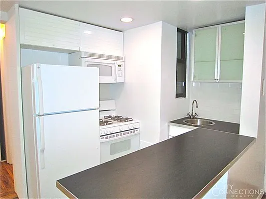 Rented by City Connections Realty | media 28