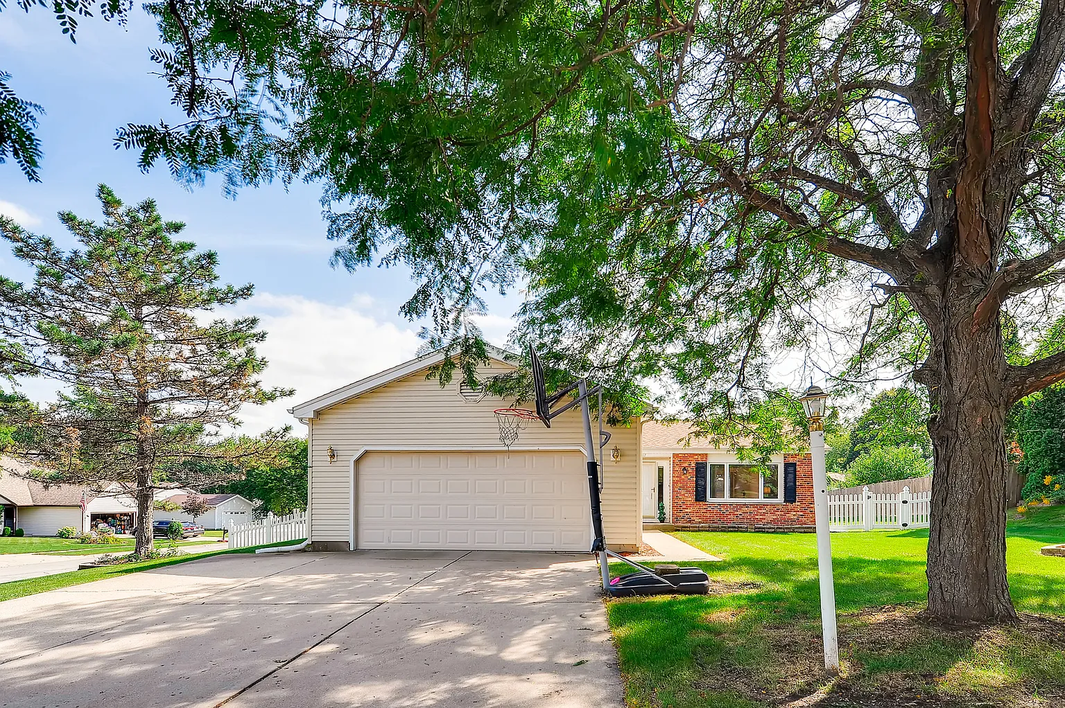 317 Exmoor Dr photo 1