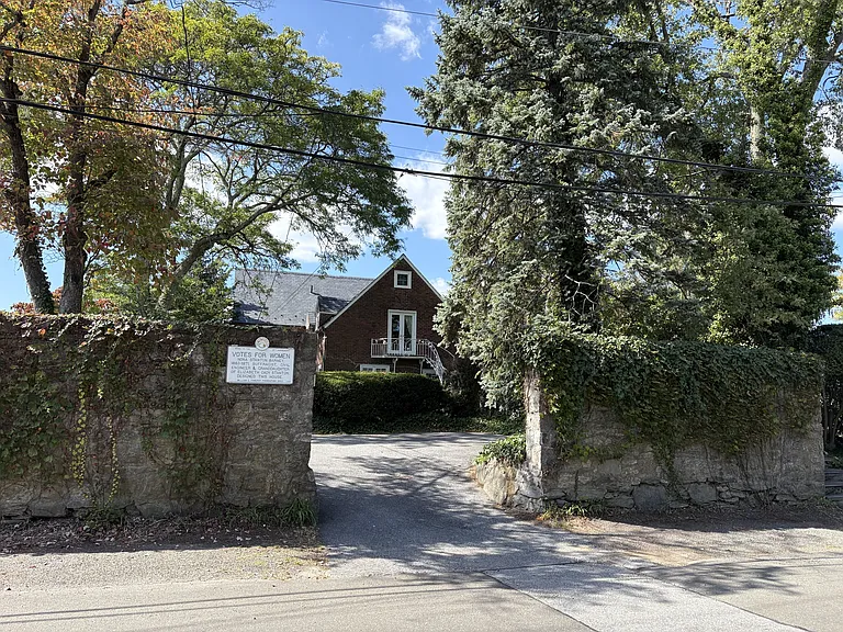 700 Steamboat Rd #2W — Photo 19