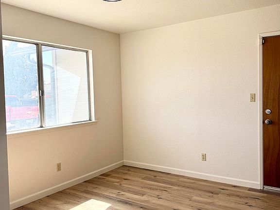 4th image of 694 W Clay Avenue