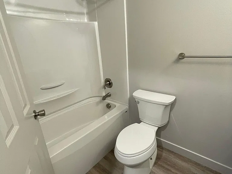 2212 W 8th Pl — Photo 7