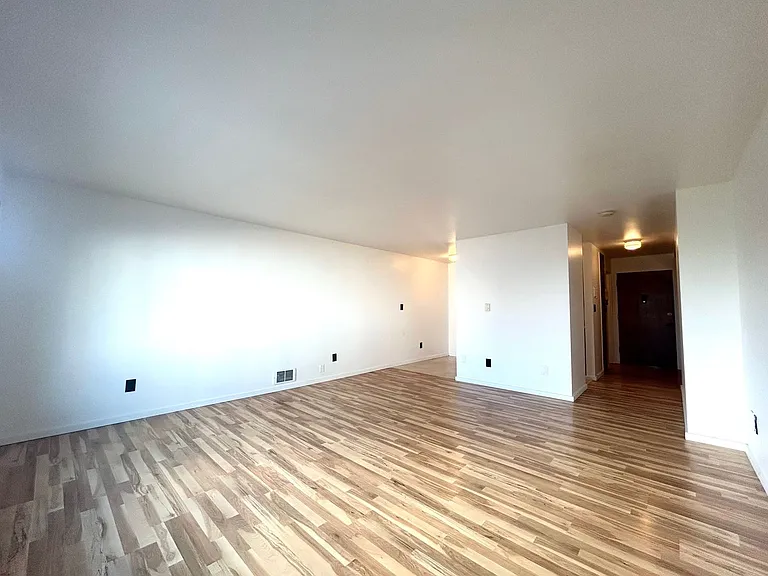 Escolier Apartments — Photo 14