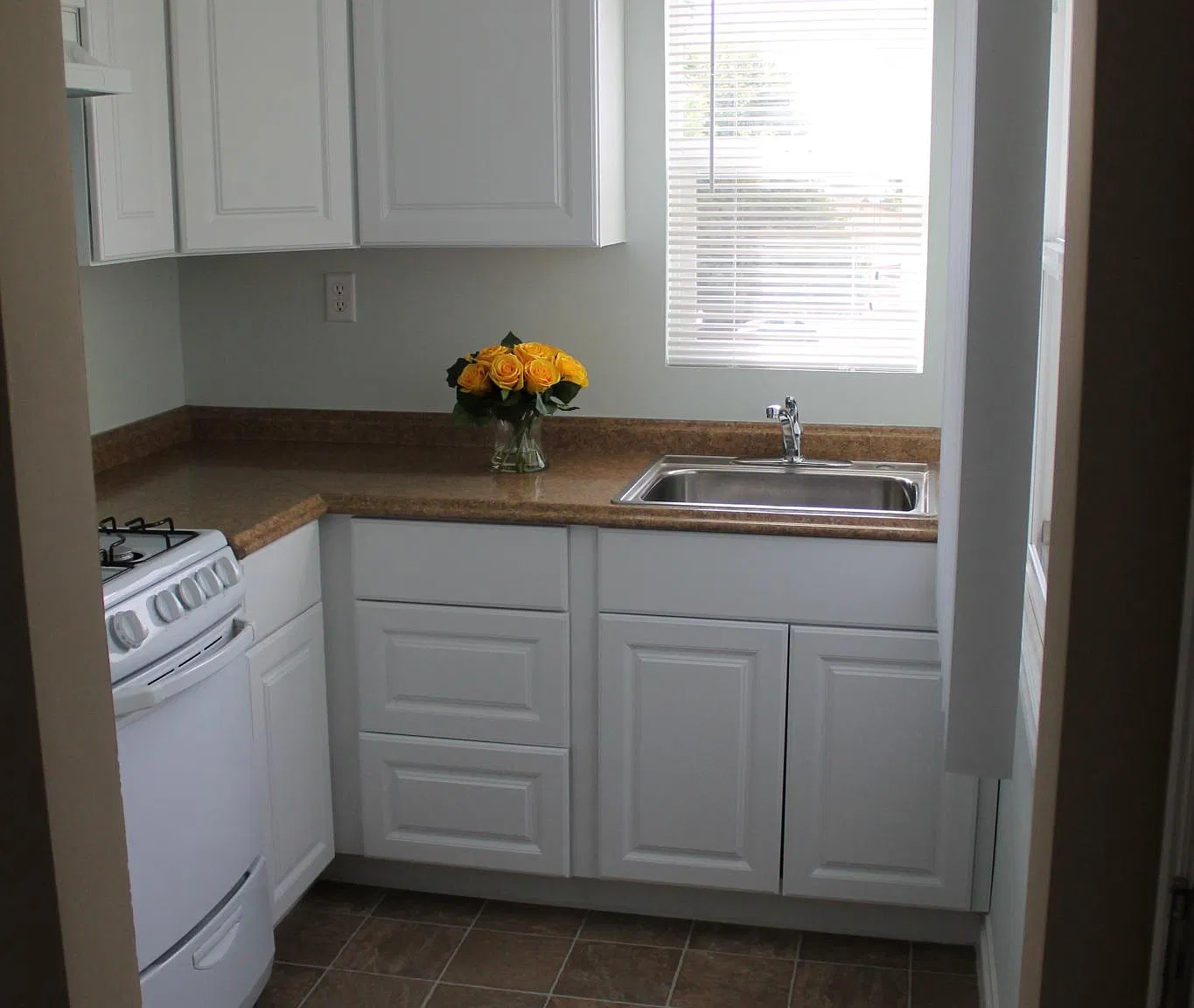 Gertrude Ave, La Crescenta — Photo 4