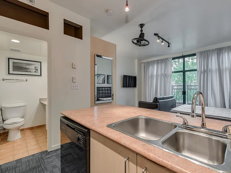 22 Cordova St E #310 — Photo 5
