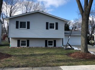 1412 S Cypress Dr, Mount Prospect, IL