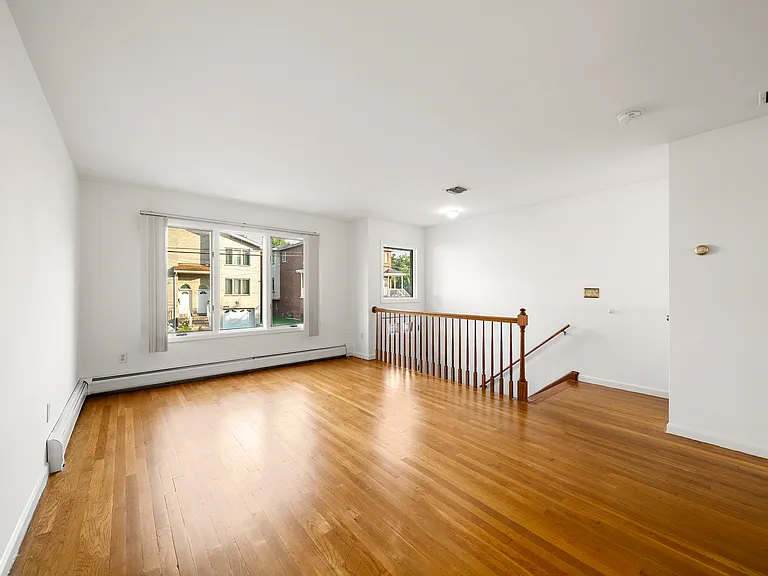 2462B E 7th St #B — Photo 8