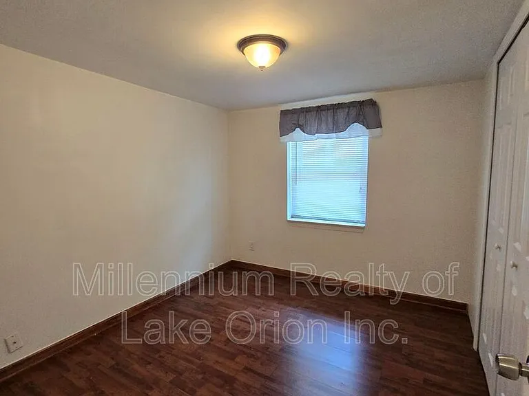 201 W York York Ave — Photo 13