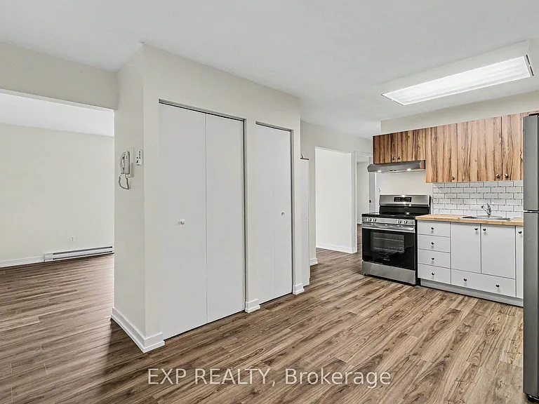 875 Laurier St #12 — Photo 11