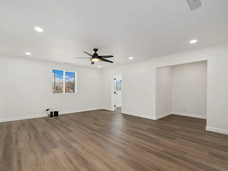 14292 Jurupa Ave — Photo 11