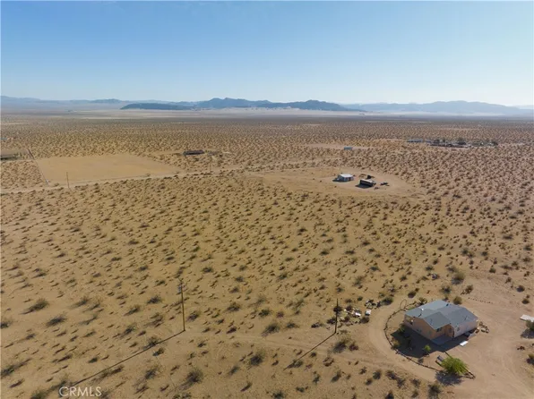 486259 Joshua Tree Rd, Landers, CA 92285