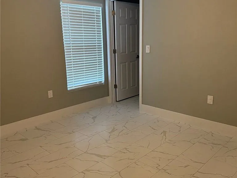 1005 Adeline Ave — Photo 7