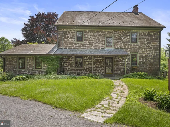 660 Stauffers Church Rd, Palmyra, PA 17078