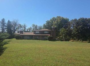 3070 Claridge Export Rd, Jeannette, PA 15644