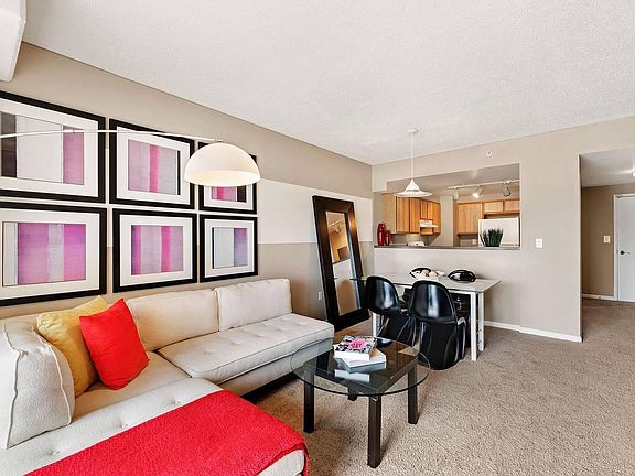 4th image of 305 W Fayette St #0B-1Ba-804Sqft