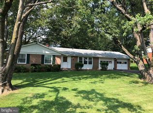 5 Longstreet Ave, Round Hill, VA 20141