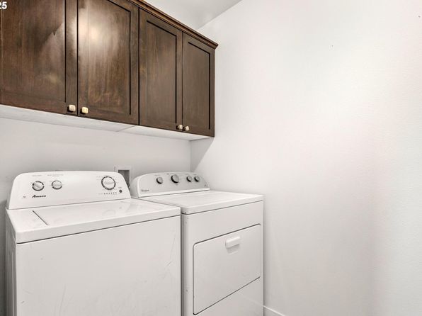 salem-oregon-2101567058 picture