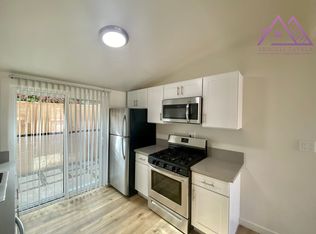 130 Eaton Way APT B, Vista, CA 92084