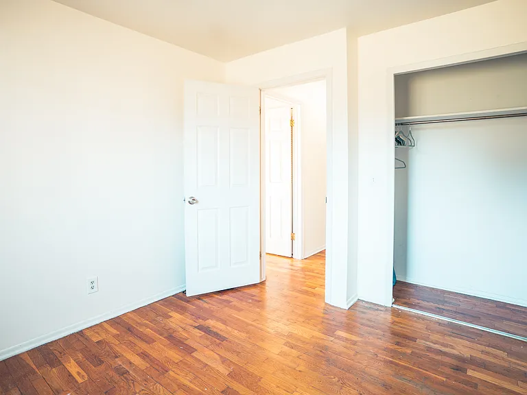 1490 Brady Ave — Photo 10