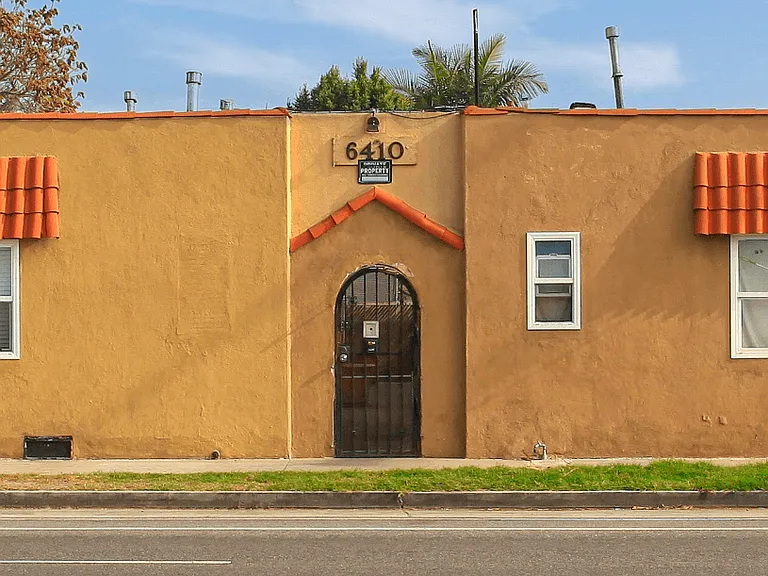 6410 N Paramount Blvd — Photo 1