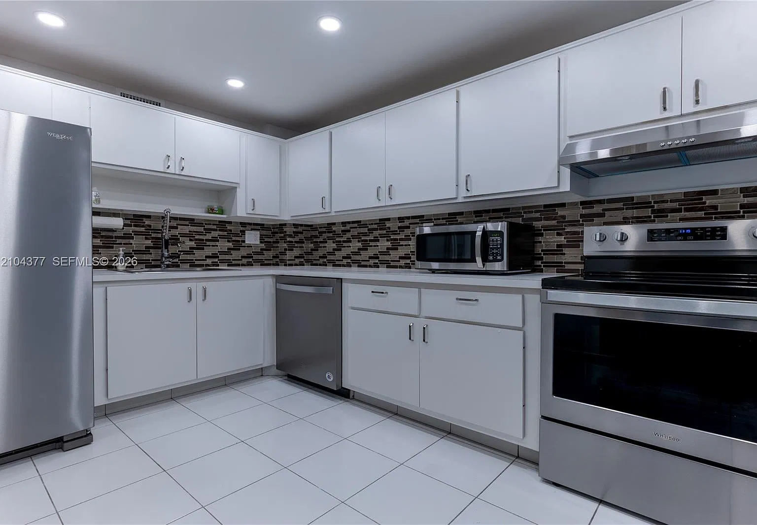 Olympus Condo — Photo 1