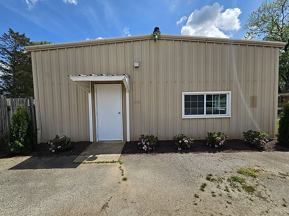 3rd image of 1198 Holly Springs Rd