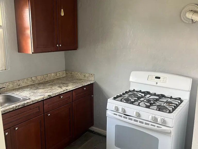 616 W 17th St #B — Photo 8
