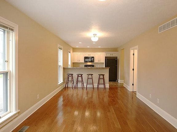 3rd image of 843 Cherry St SE