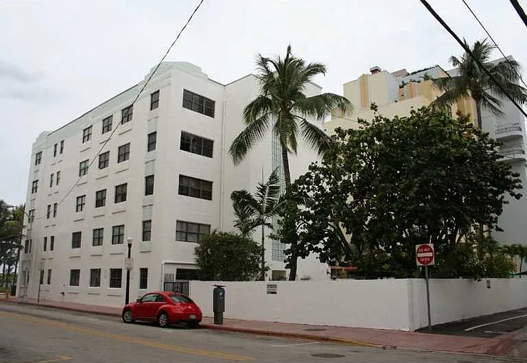 1390 Ocean Dr #402 — Photo 3