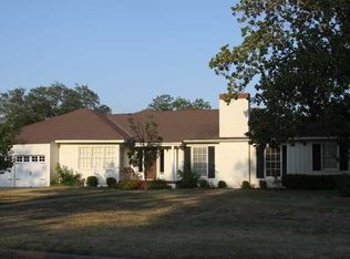 903 N Jackson Ave, Cameron, TX 76520