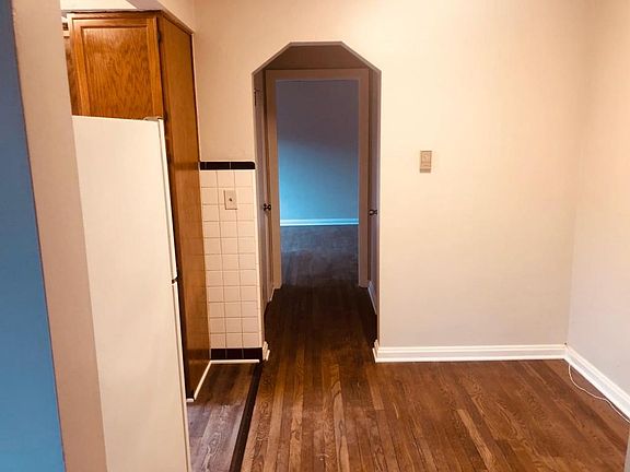 4th image of 704 Saint Joseph Ln APT 1