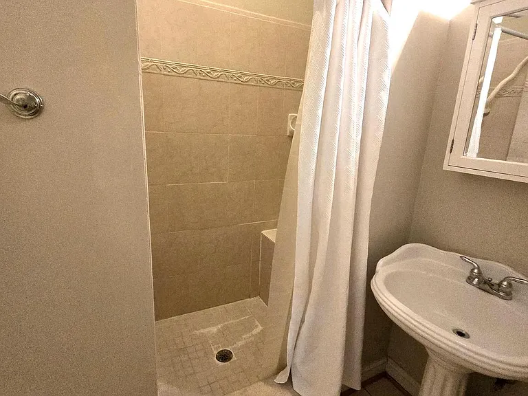 704 S Bond St — Photo 20