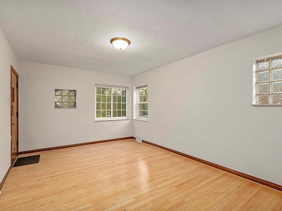 1f unit, living room