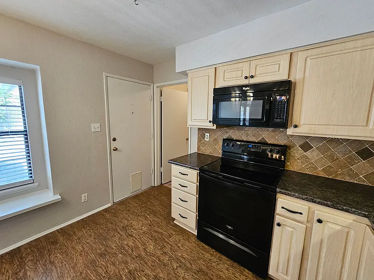 7713 Jerome Dr — Photo 8