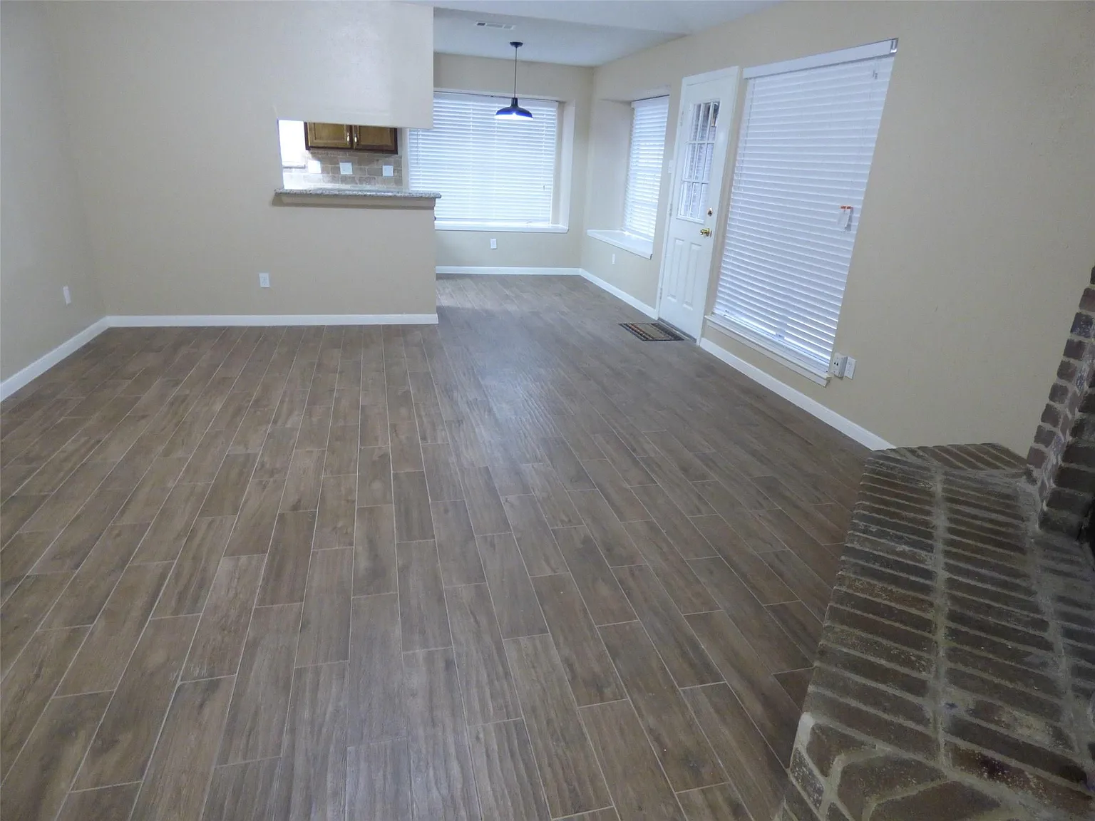 4 bed, 2.0 bath, 1807 sqft, $2,100 — Photo 4