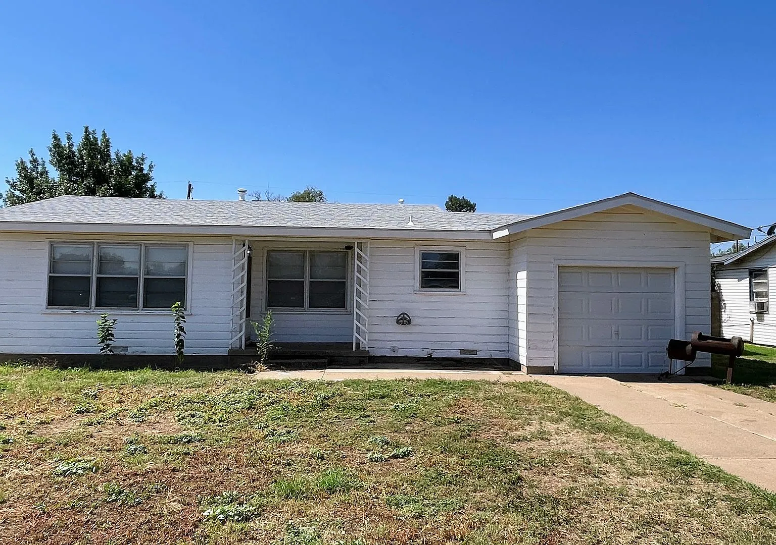 Charming 3-Bedroom, 1.5-Bath Single-Family Home for Rent in Snyder, TX! — Photo 1