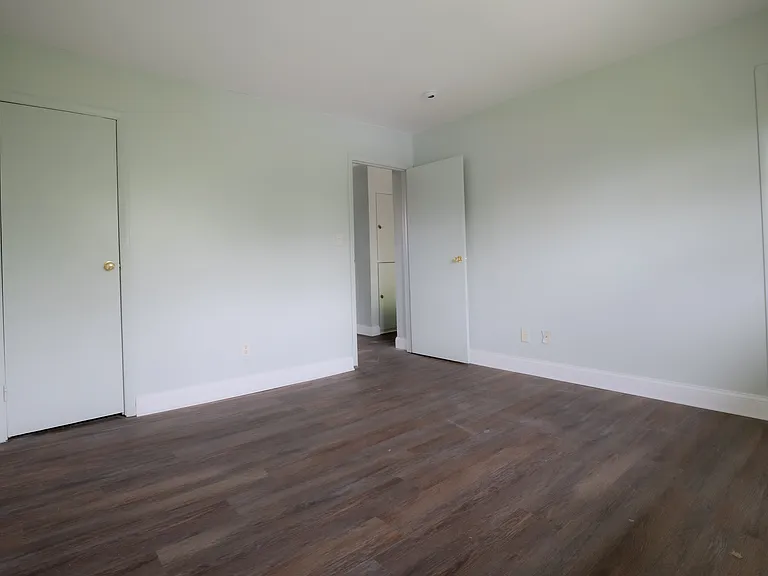Crestwood Village Townhomes — Photo 10