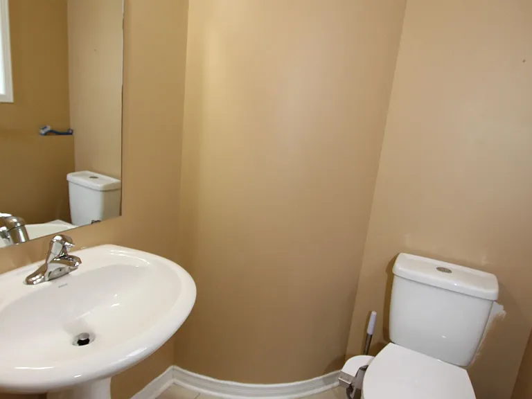 14 Thornbush Blvd — Photo 15