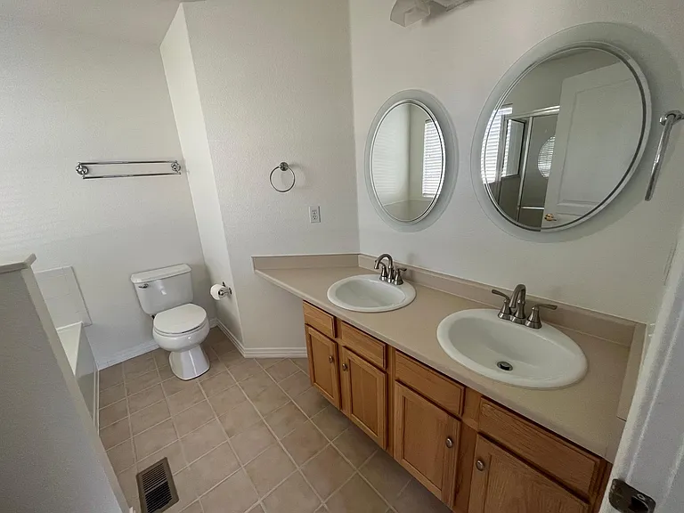 5658 W Center Ave — Photo 18